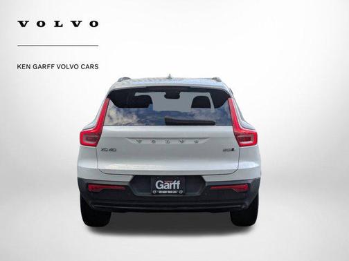 2023 Volvo XC40 B5 Ultimate Dark Theme
