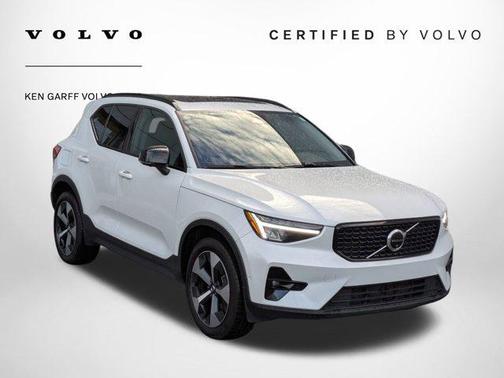 2023 Volvo XC40 B5 Ultimate Dark Theme