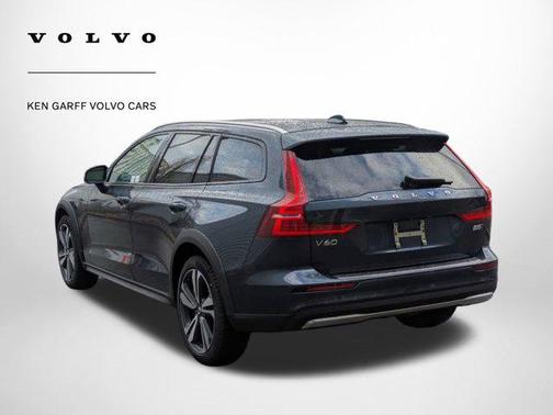 2026 Volvo V60 Cross Country Plus, B5 AWD Gas (mild hybrid)