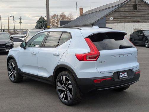 2026 Volvo XC40 B5 Ultra