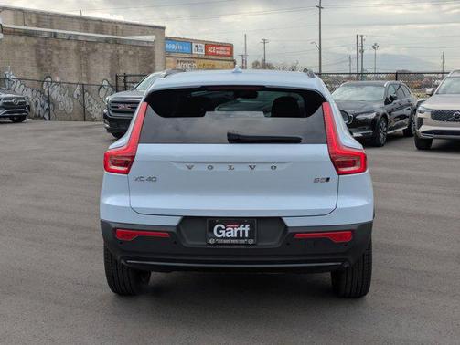 2026 Volvo XC40 B5 Ultra