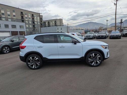 2026 Volvo XC40 B5 Ultra