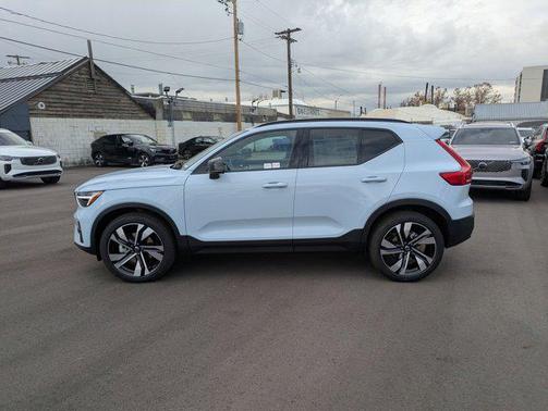 2026 Volvo XC40 B5 Ultra