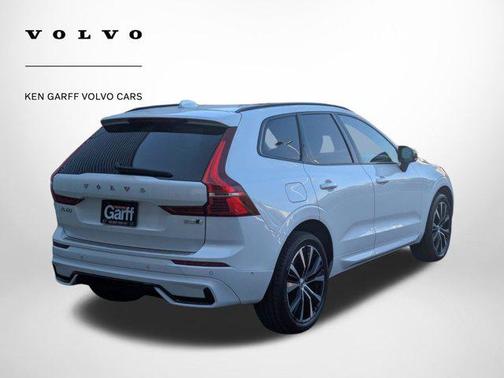 2023 Volvo XC60 B5 Plus Dark Theme