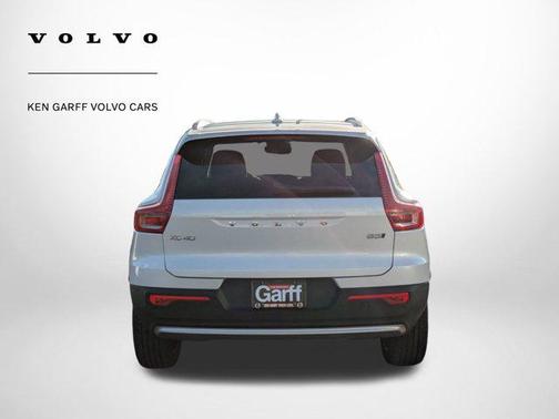 2025 Volvo XC40 B5 Core Bright Theme