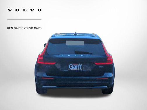2025 Volvo V60 Cross Country Plus, B5 AWD Gas (mild hybrid)