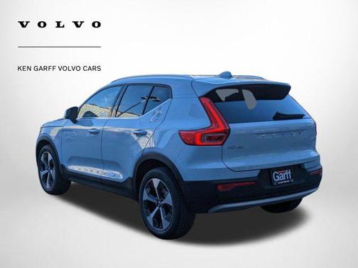 2025 Volvo XC40 B5 Plus Bright Theme