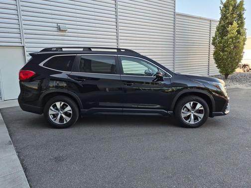 Crystal Black Silica 2023 Subaru Ascent Premium 7-Passenger