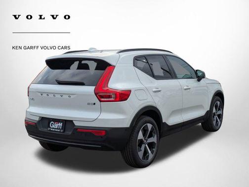 2026 Volvo XC40 B5 Plus