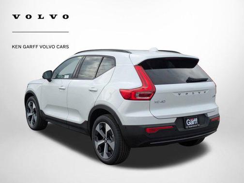 2026 Volvo XC40 B5 Plus