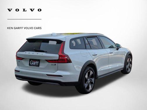 2024 Volvo V60 Cross Country B5 Plus