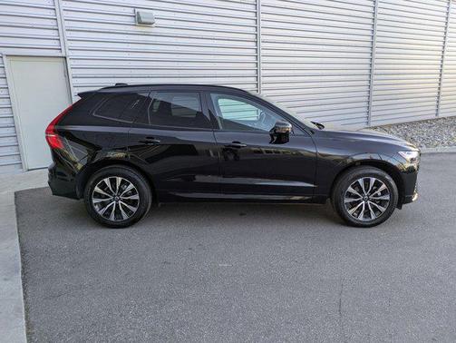 2025 Volvo XC60 B5 Core