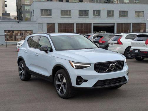 2026 Volvo XC40 B5 Plus