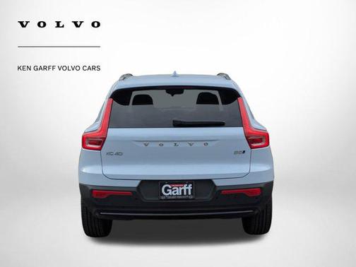 2026 Volvo XC40 B5 Plus