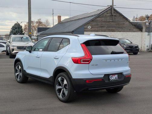 2026 Volvo XC40 B5 Plus