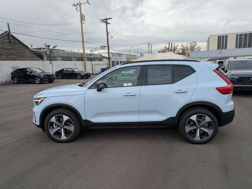 2026 Volvo XC40 B5 Plus