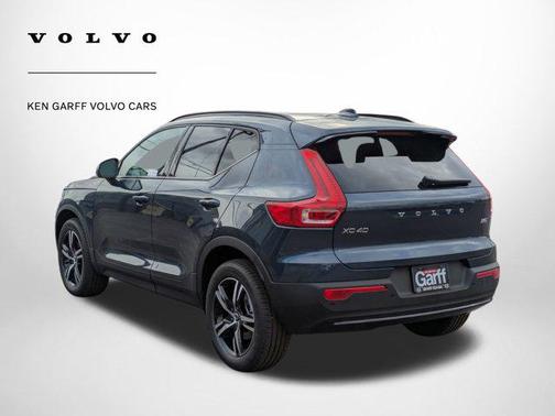 2026 Volvo XC40 B5 Core