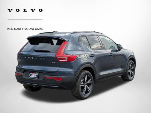 2026 Volvo XC40 B5 Core