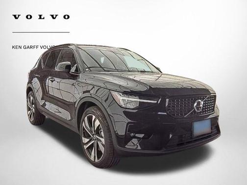 2025 Volvo XC40 B5 Plus Dark Theme