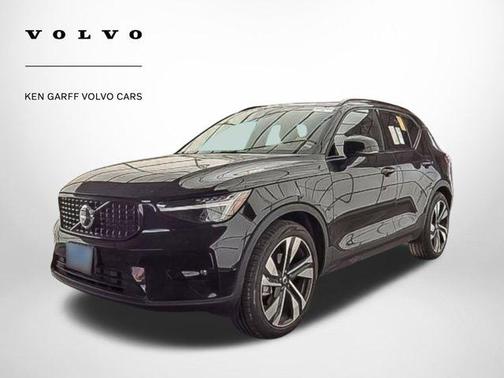 2025 Volvo XC40 B5 Plus Dark Theme