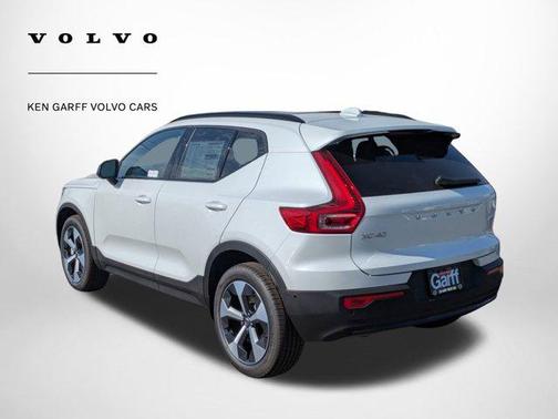 2026 Volvo XC40 B5 Plus