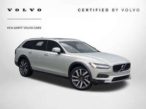 2022 Volvo V90 Cross Country B6