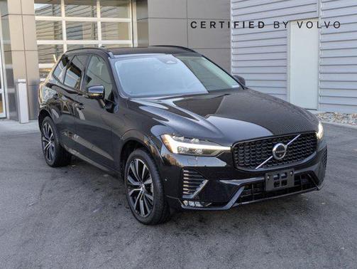 2023 Volvo XC60 B5 Plus Dark Theme