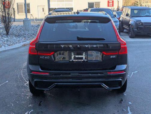 2023 Volvo XC60 B5 Plus Dark Theme