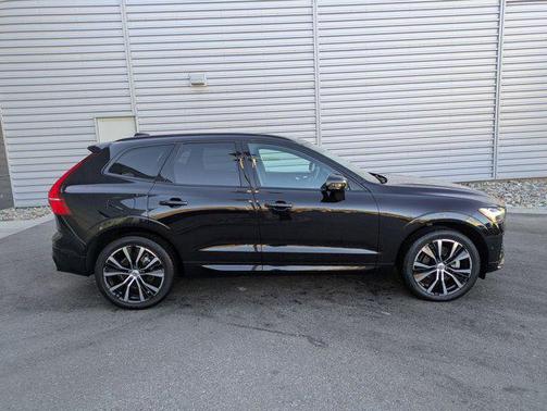 2023 Volvo XC60 B5 Plus Dark Theme