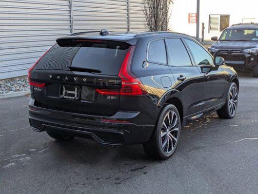 2023 Volvo XC60 B5 Plus Dark Theme