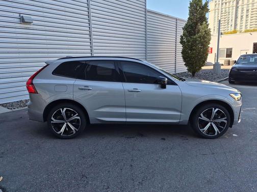 Silver Dawn Metallic 2024 Volvo XC60 Recharge Plug-In Hybrid T8 Ultimate Dark Theme