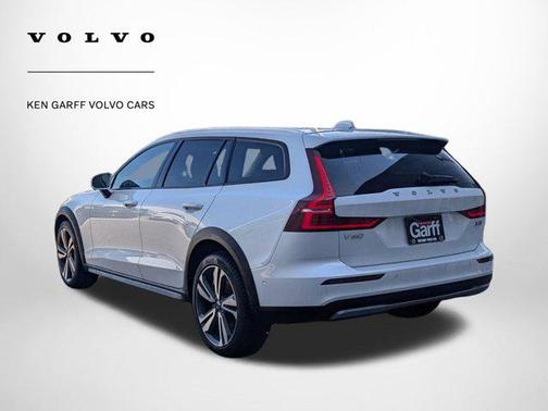2023 Volvo V60 Cross Country B5 Plus