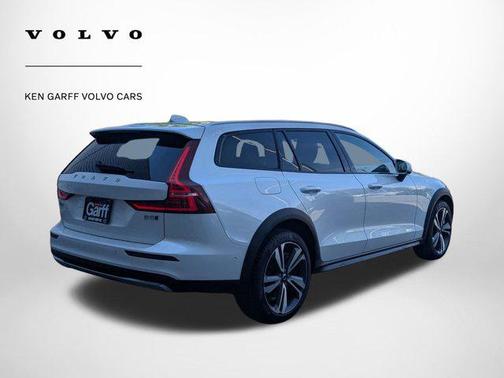2023 Volvo V60 Cross Country B5 Plus