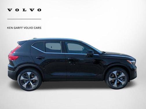 2025 Volvo XC40 B5 Core Bright Theme