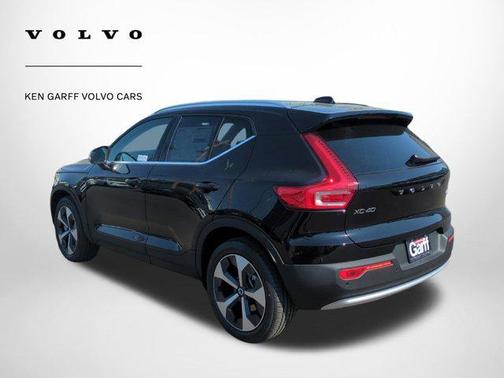 2025 Volvo XC40 B5 Core Bright Theme
