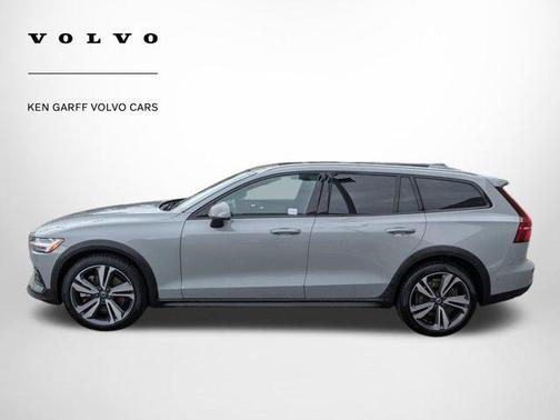 2025 Volvo V60 Cross Country B5 Plus