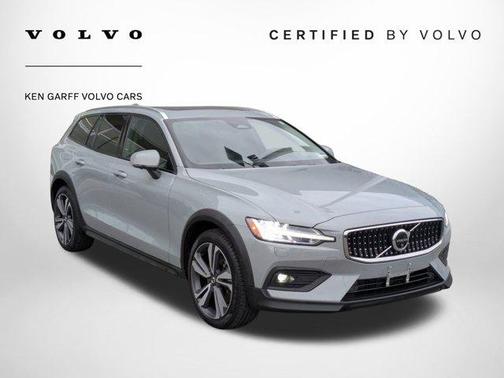 2025 Volvo V60 Cross Country B5 Plus