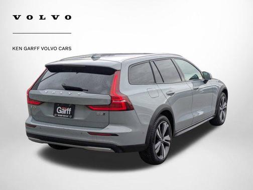 2025 Volvo V60 Cross Country B5 Plus
