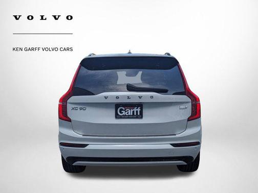2022 Volvo XC90 Recharge Plug-In Hybrid T8 R-Design 7 Passenger