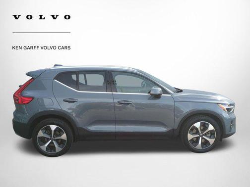 2023 Volvo XC40 B5 Plus Bright Theme