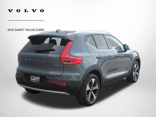 2023 Volvo XC40 B5 Plus Bright Theme