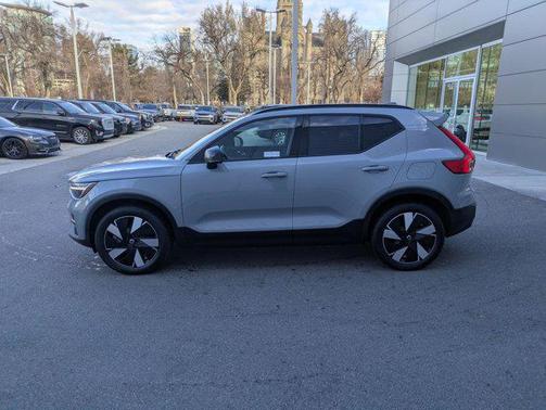 2025 Volvo EX40 Twin Motor Core