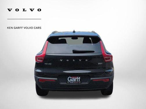 2024 Volvo XC40 B5 Plus Dark Theme