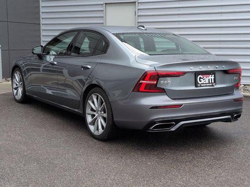 2021 Volvo S60 T5 Momentum