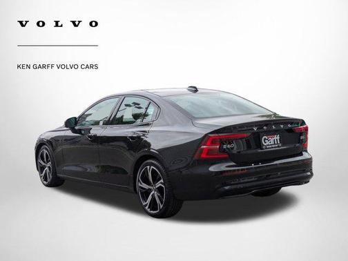 2025 Volvo S60 B5 Plus