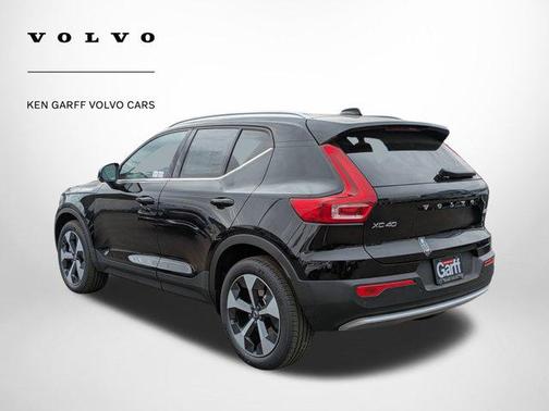 2025 Volvo XC40 B5 Plus Bright Theme