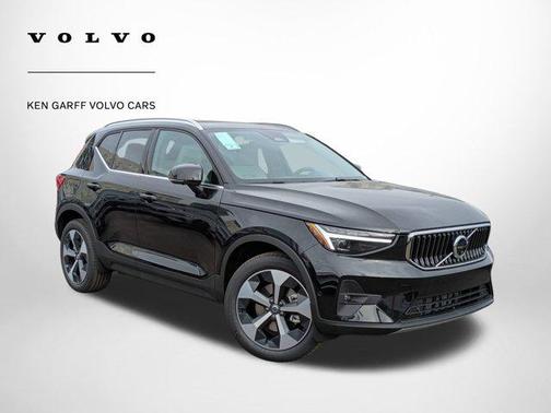 2025 Volvo XC40 B5 Plus Bright Theme