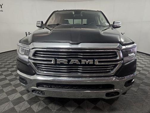 Diamond Black Crystal Pearlcoat 2019 RAM 1500 Laramie