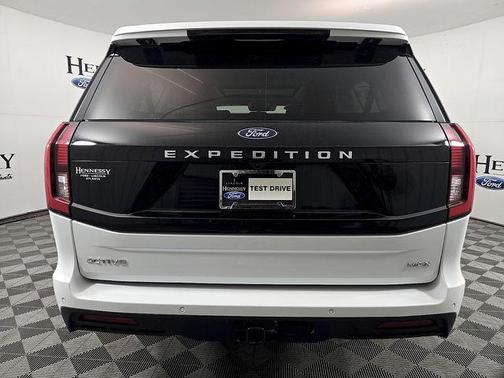 Oxford White 2025 Ford Expedition Max Active 4x2
