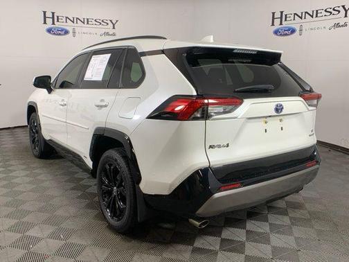 2022 Toyota RAV4 Hybrid SE